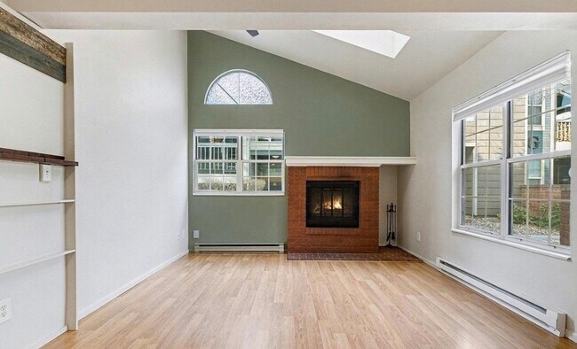 Building Photo - 3565 Windmill Dr