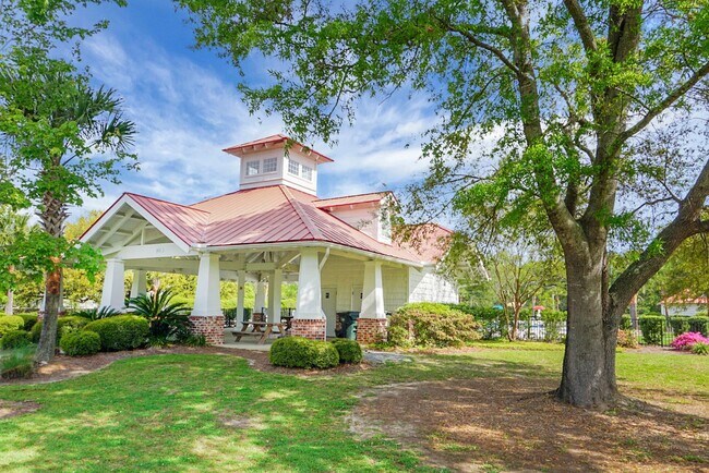 Building Photo - Comfortable Living, 4 BR 2.5 BA Home, Two Car Garage