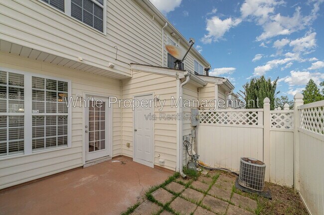 Building Photo - 825 Gentlewinds Ct