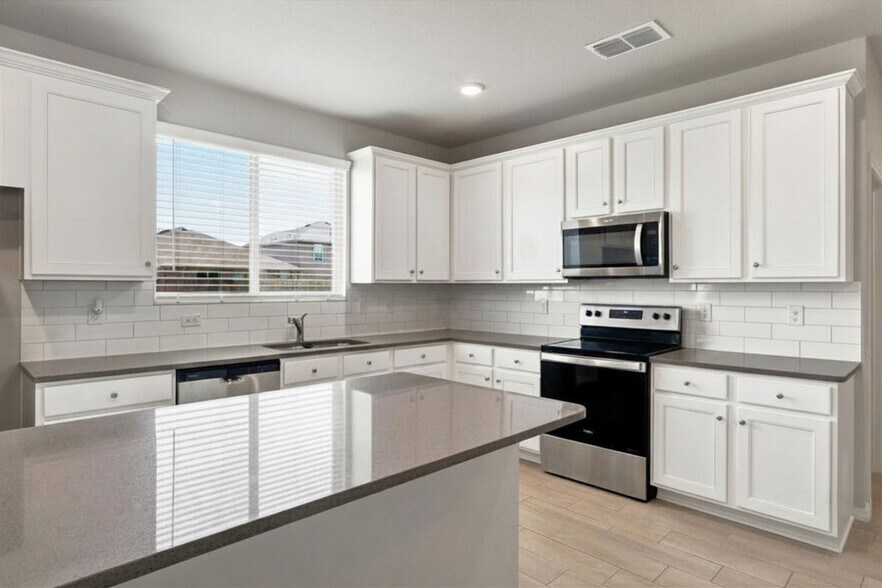 Building Photo - 944 Ravenwood Ln