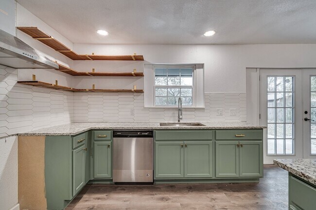Building Photo - 2110 Aggie Dr