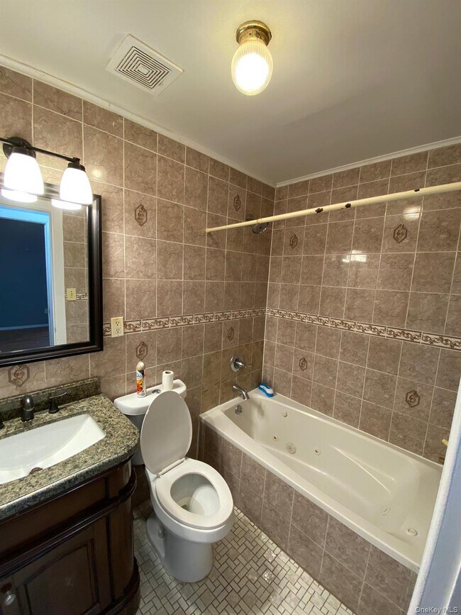 Building Photo - 139-03 Lakewood Ave