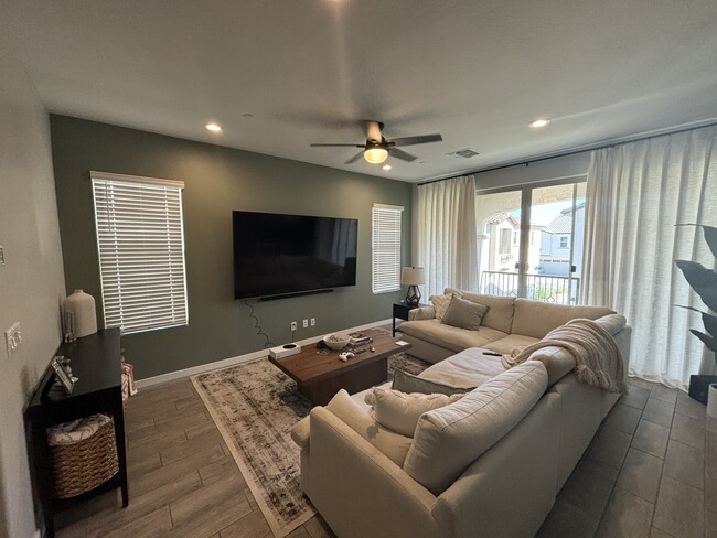 Building Photo - 4055 E Brisa Dr