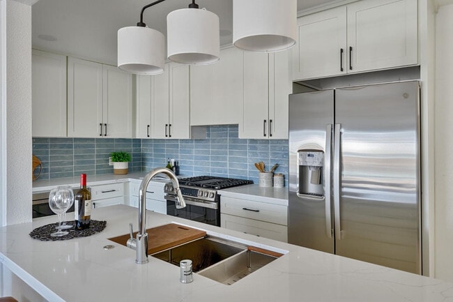 Building Photo - 424 Stanford Ave