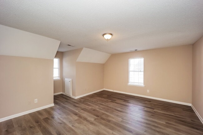 Building Photo - 255 Summer Hill Cir