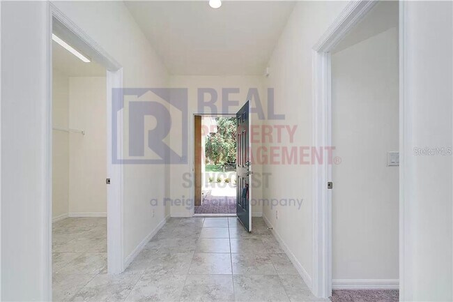 Building Photo - 351 Sweetwater Dr