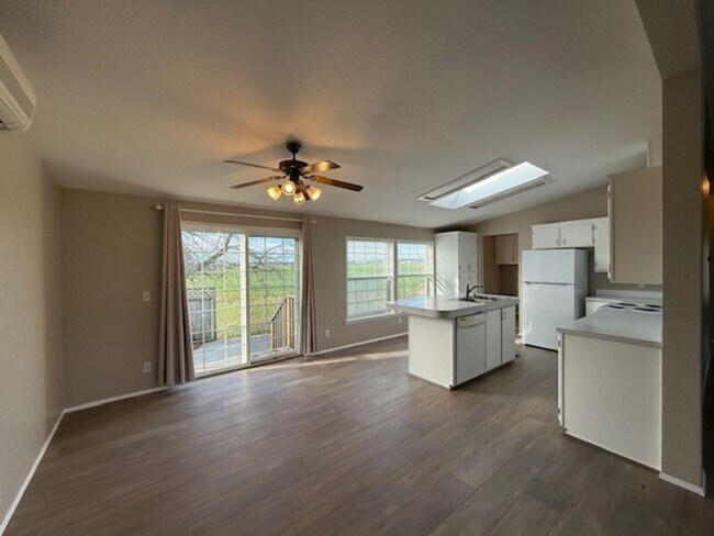 Building Photo - 5556 Rock Rd