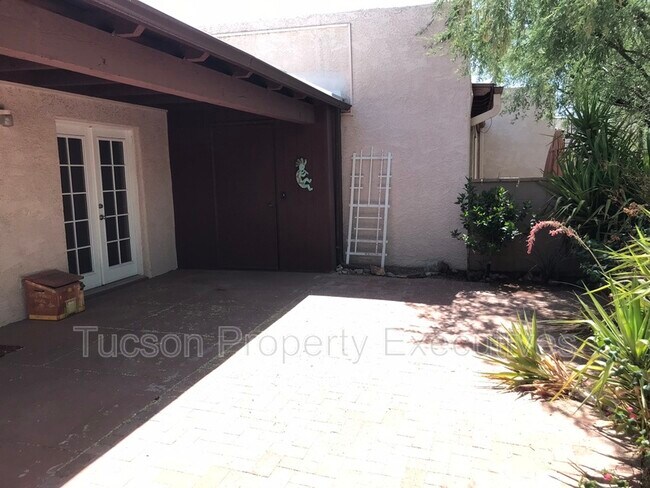 Building Photo - 2839 E Weymouth Cir