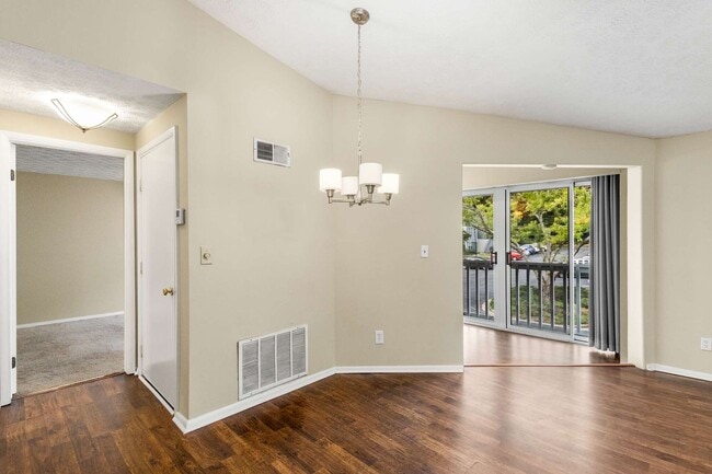 Building Photo - Great Location 2BR/2BA Condo - No App Fee