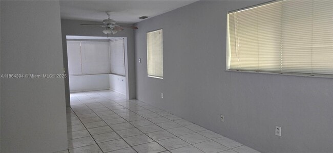 Building Photo - 502 N 70th Way