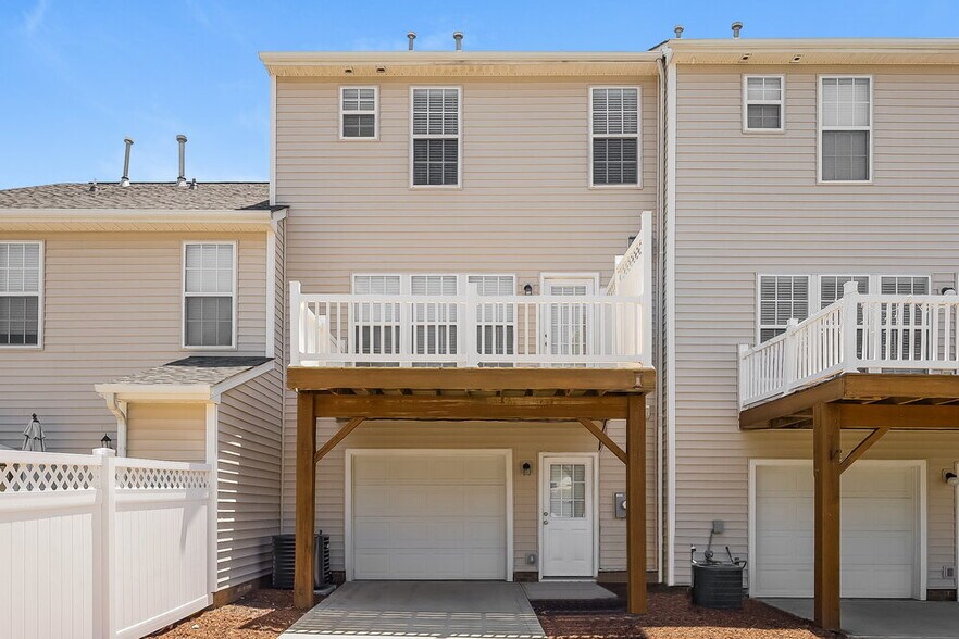 Building Photo - 10480 Alexander Martin Ave