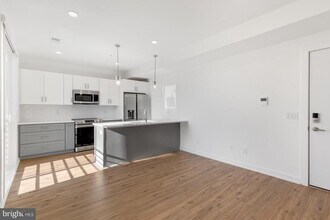 Building Photo - 304 Master St