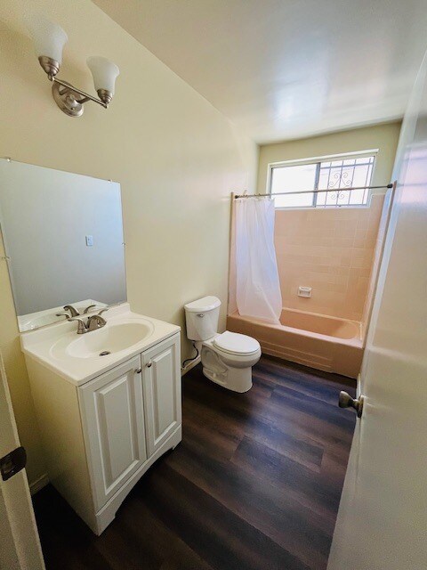 Building Photo - 514 W Olive Inglewood