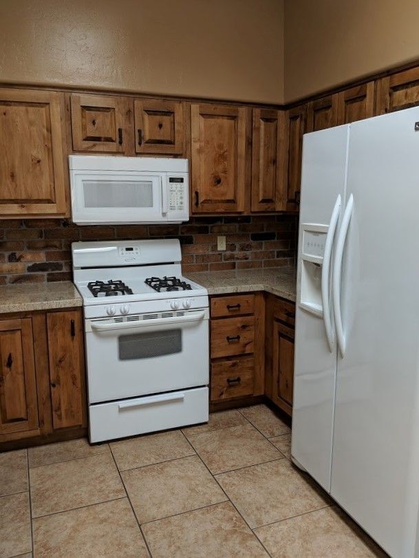 Building Photo - 10352 N Fox Croft Ln