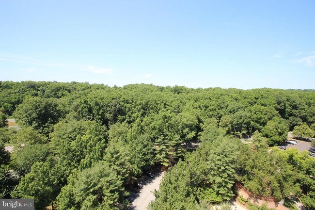 Building Photo - 10101 Grosvenor Pl