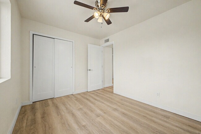 Building Photo - 3430 E Poinsettia Dr