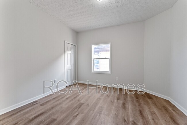 Building Photo - 21 N Gray St