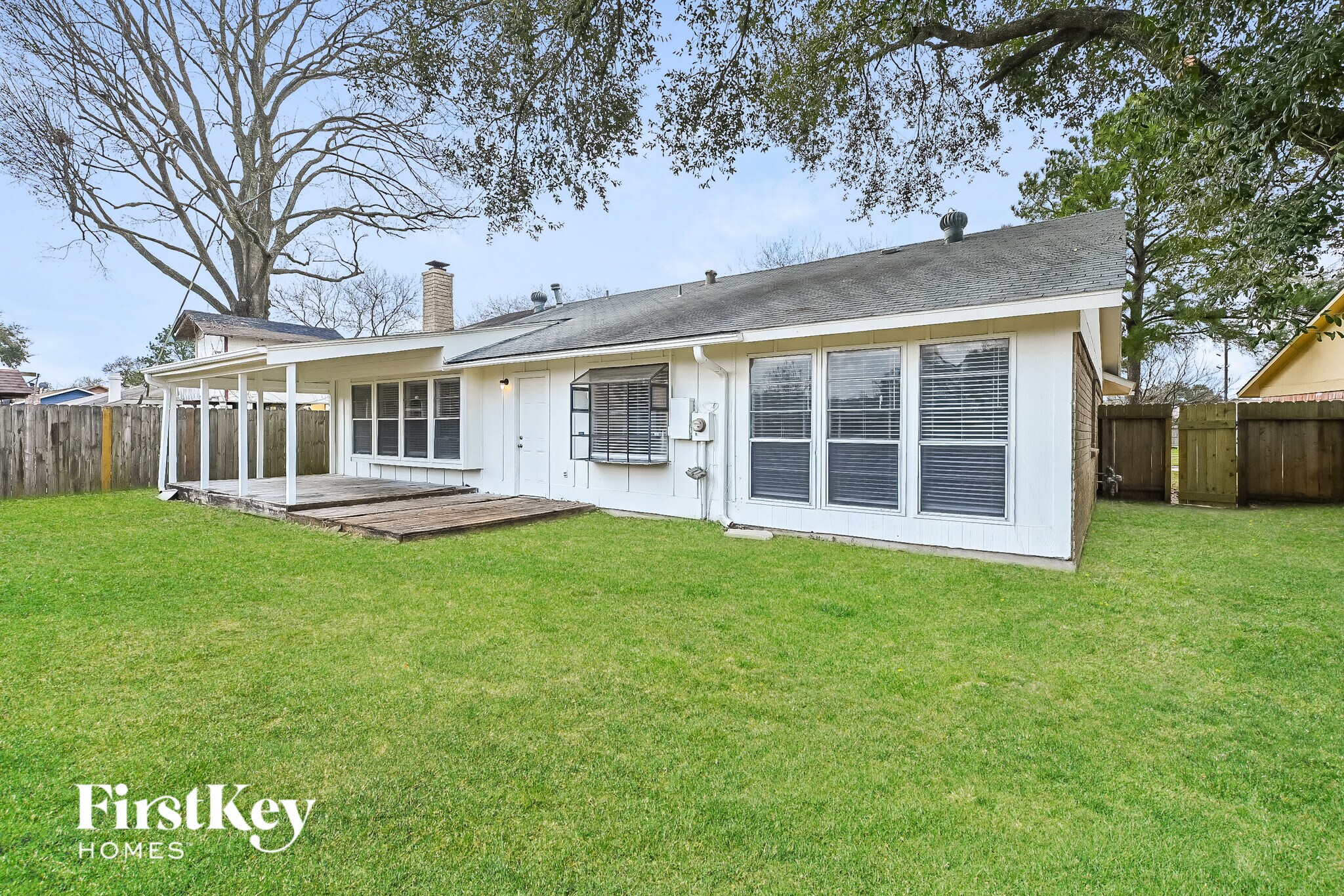 Building Photo - 8222 Streamside Dr