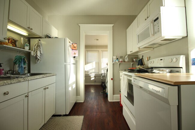 Building Photo - 713 Spring Garden St