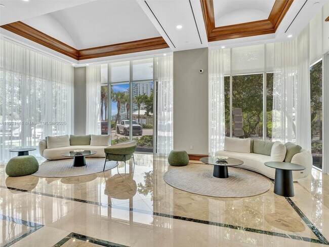 Building Photo - 16500 Collins Ave