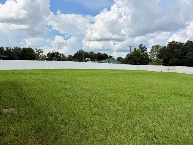 Building Photo - 10146 Bloomfield Hills Dr