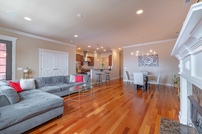 Building Photo - 1148 W Monroe St