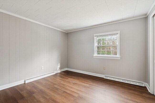 Building Photo - 1087 Littlefield Rd