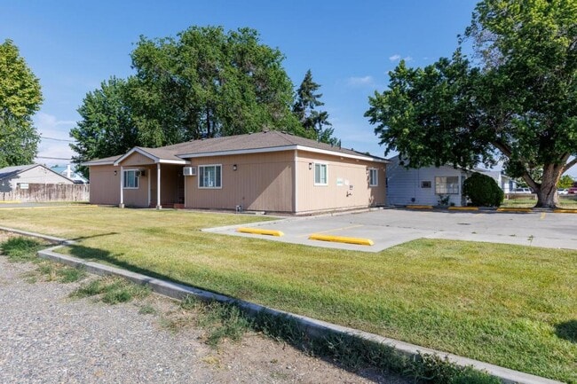 Building Photo - 920 W Entiat Ave