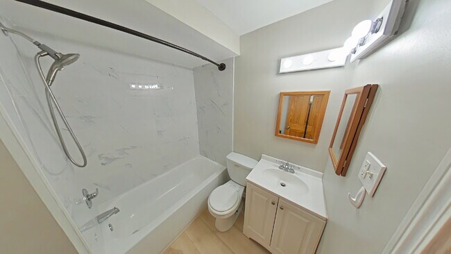 Building Photo - "3-Bed Haven with Granite Touches in St. Clair Shores – Perfect for Cozy Living!"