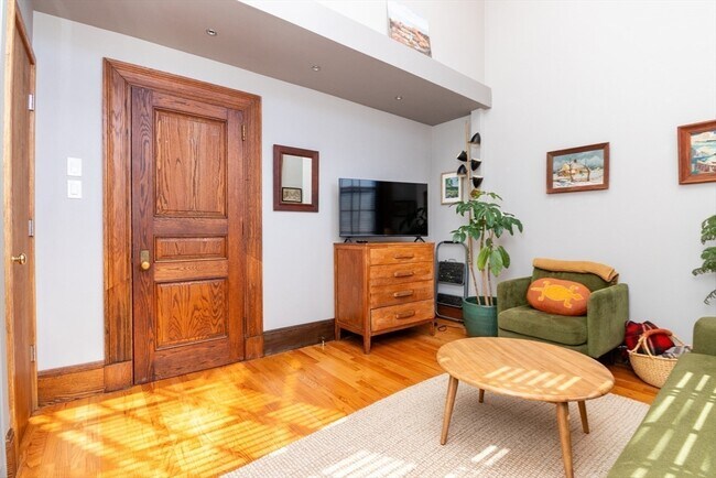 Building Photo - 28 Seaverns Ave