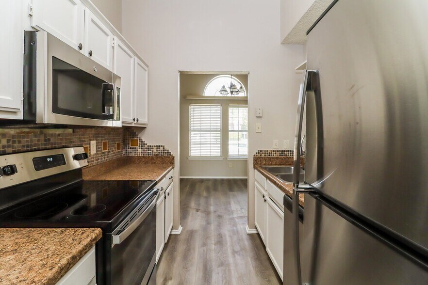 Building Photo - 8409 Tallahassee Ln