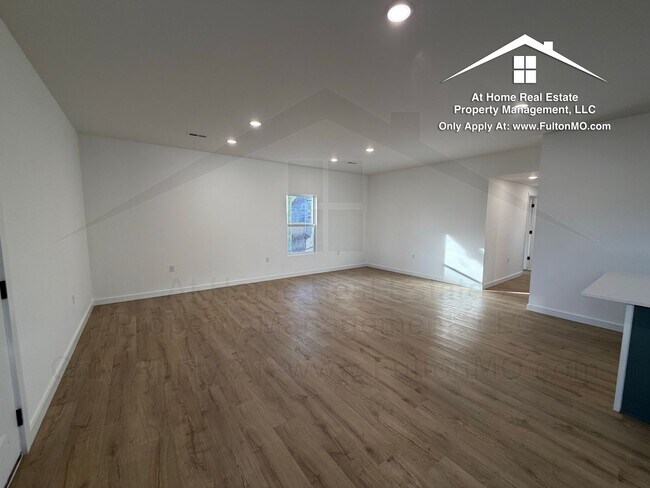 Building Photo - 508 E 8th St