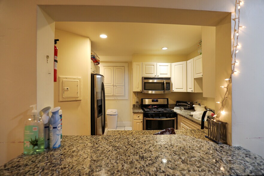 Building Photo - 56 Egmont St