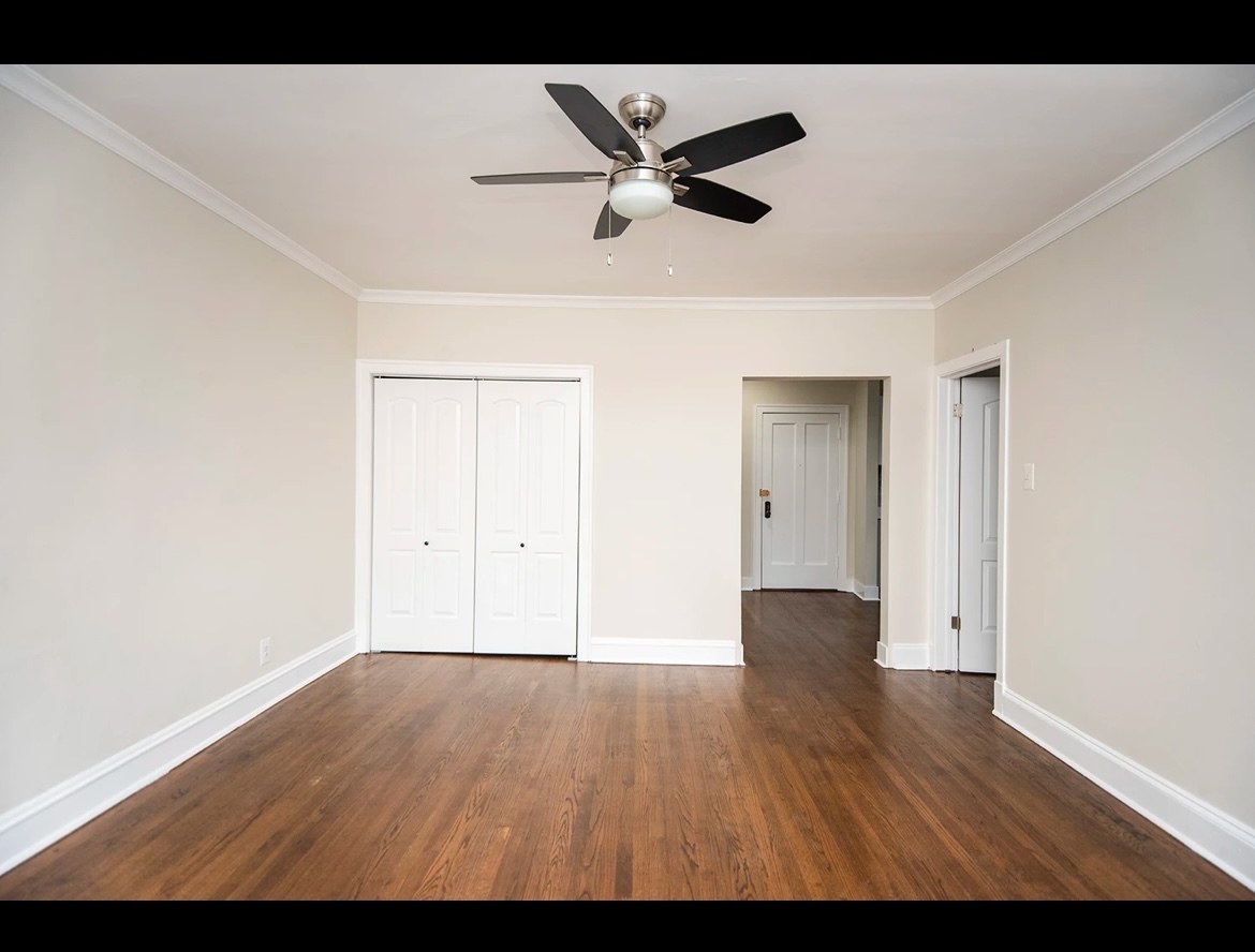 Building Photo - 3825 N Greenview Ave