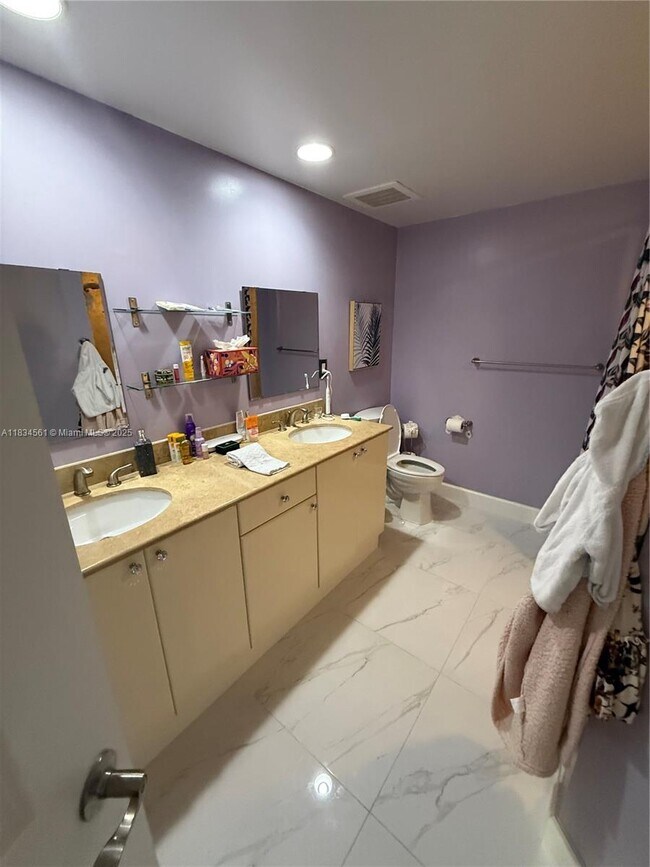 Building Photo - 1745 E Hallandale Beach Blvd