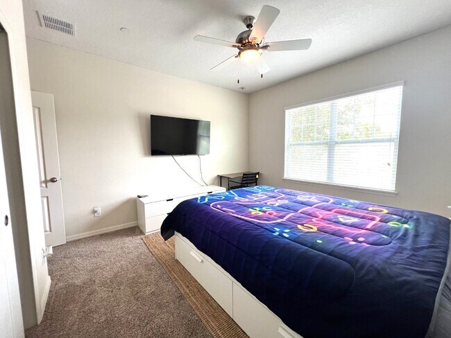 Building Photo - 1043 Taramundi Dr