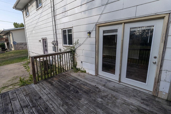 Building Photo - 1305 N Golf Blvd