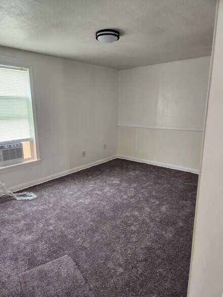 Building Photo - 105 W Avenue H