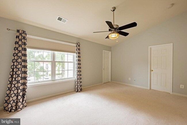 Building Photo - 3385 Beechcliff Dr