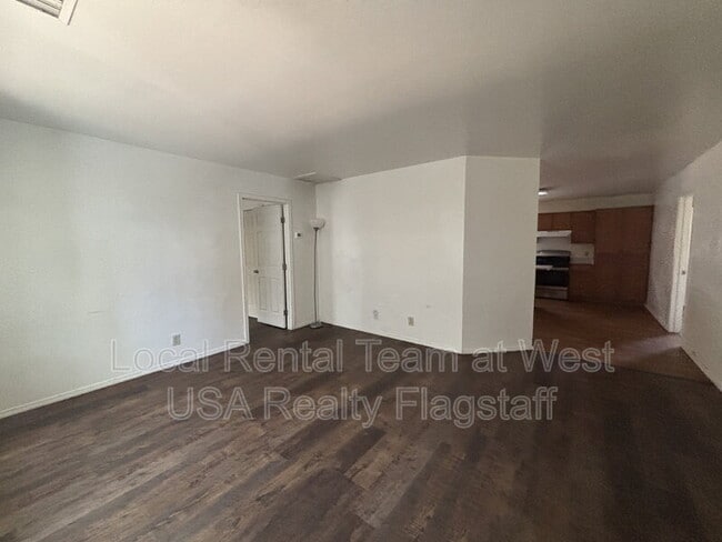 Building Photo - 625 S Fountaine St