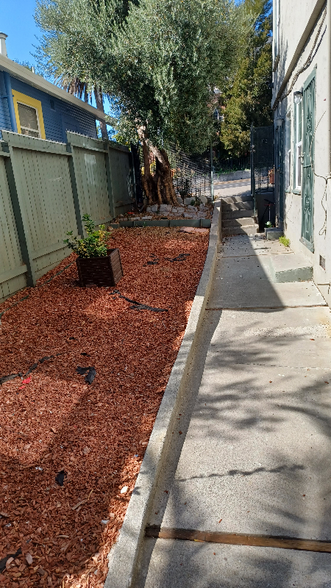 Building Photo - 914 Sacramento St