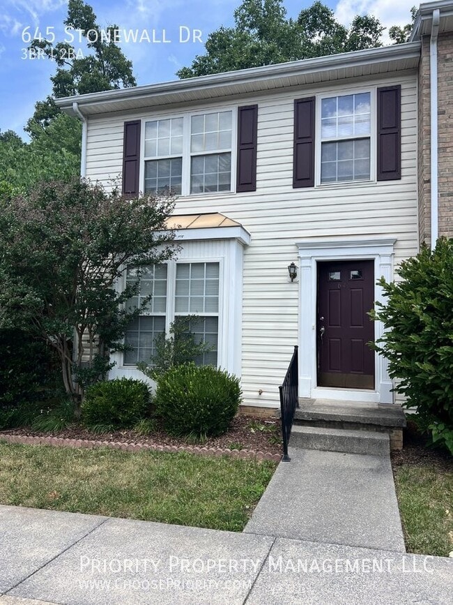 Primary Photo - 645 Stonewall Dr