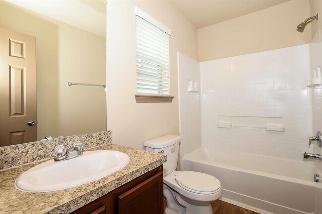 Building Photo - 5843 Kyle Cove Dr