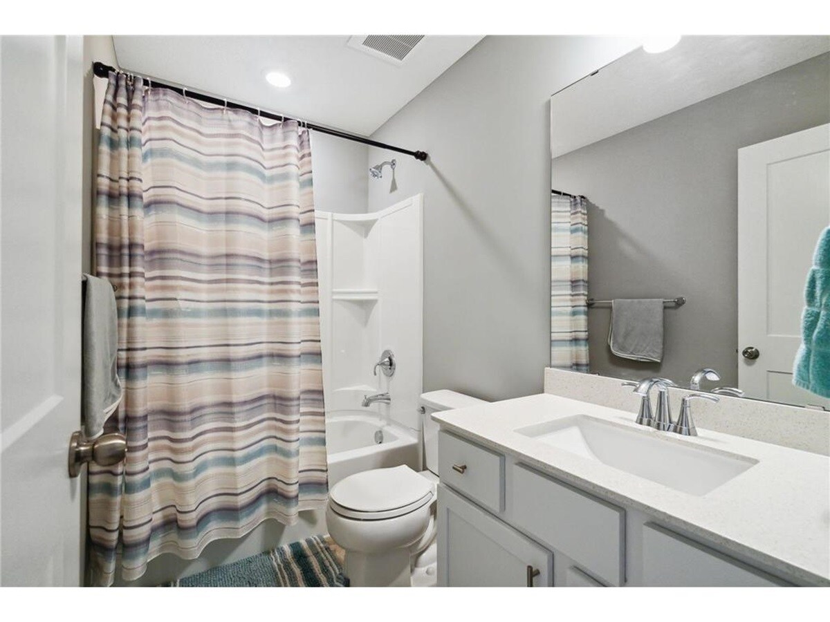 Building Photo - 2128 Ada Dr