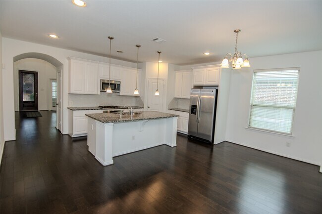 Building Photo - 18122 Glenlyon Dr