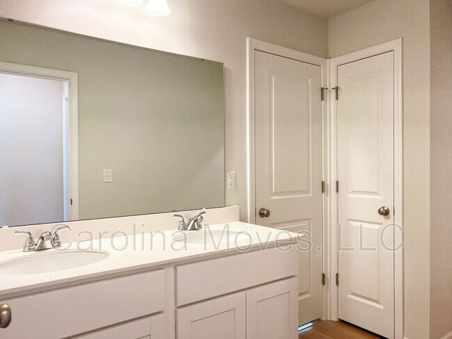 Building Photo - 121 Braxton Dr