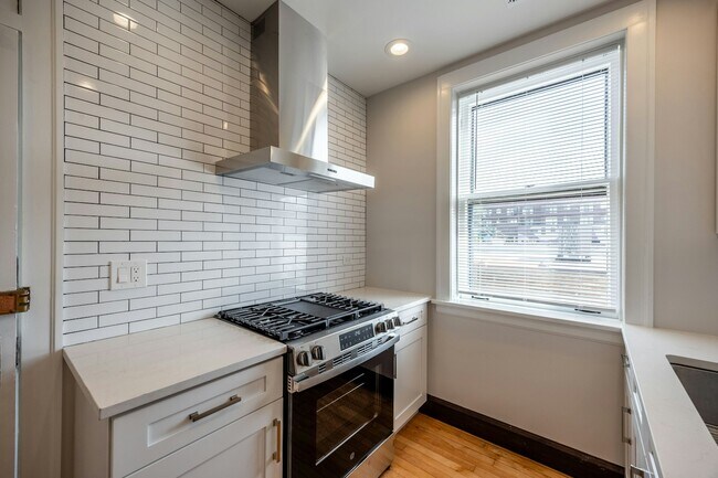 Building Photo - 6411 N Talman Ave