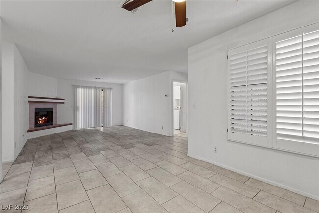 Building Photo - 2623 S Durango Dr
