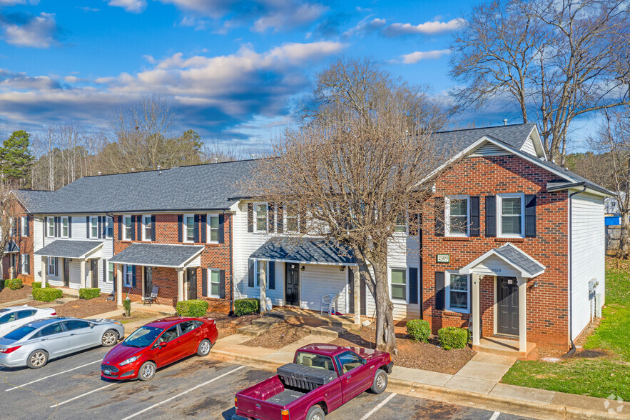 Building Photo - Ashbrook Village