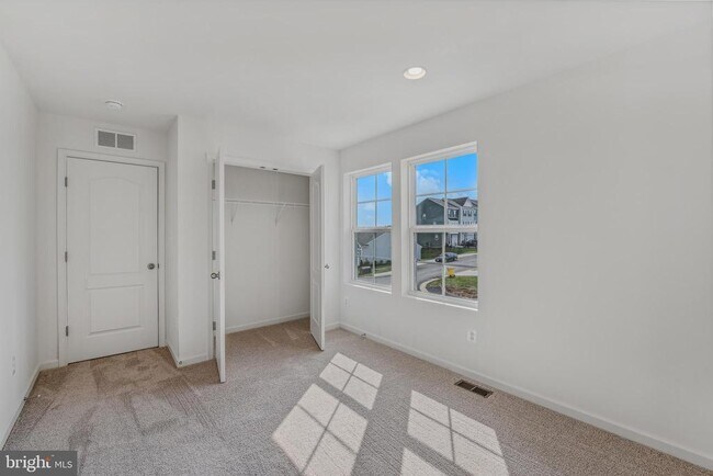 Building Photo - 162 Ludgate Mnr